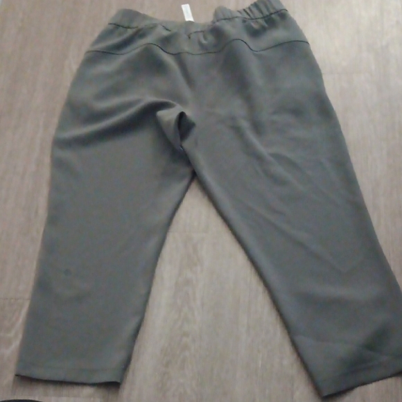 Lululemon Athletica On The Fly Grey Crop Joggers - Picture 4 of 5